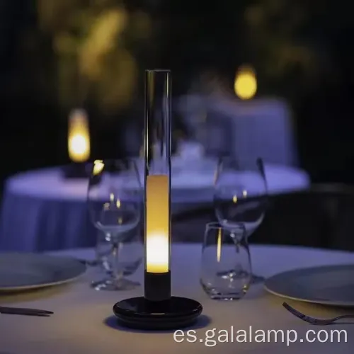 Lámpara de mesa contemporánea con puerto USB incorporado